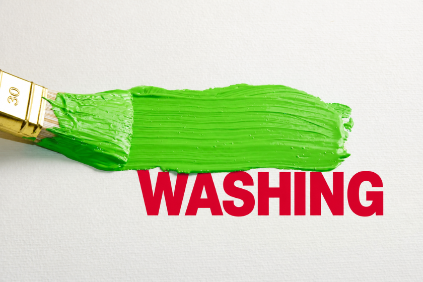 Ein Pinsel streicht grüne Farbe über das rote Wort Washing